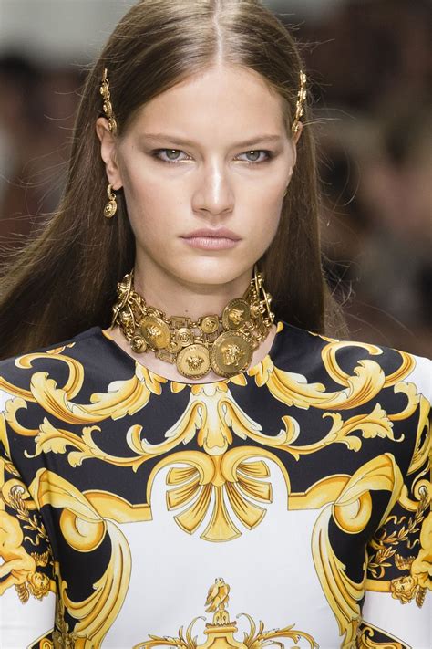 Tagli Capelli 2018 medi: gli accessori per capelli REVIVAL